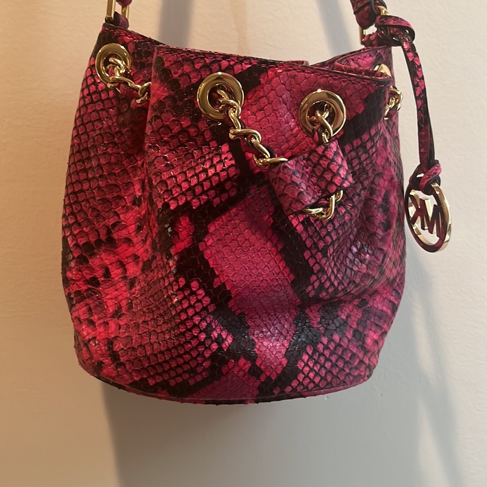 PINK AND BLACK WITH GOLD CHAIN SNAKE SKIN MICHAEL KORS PURSE